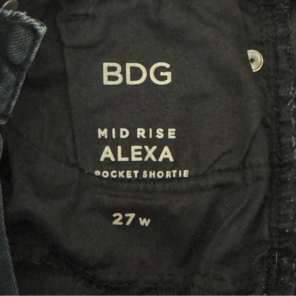 BDG Alexa Mid-Rise 5 Pocket Shortie Cuffed Denim Shorts Urban Outfitters Size 27 - Picture 2 of 14
